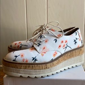 Jane and the shoe platforms